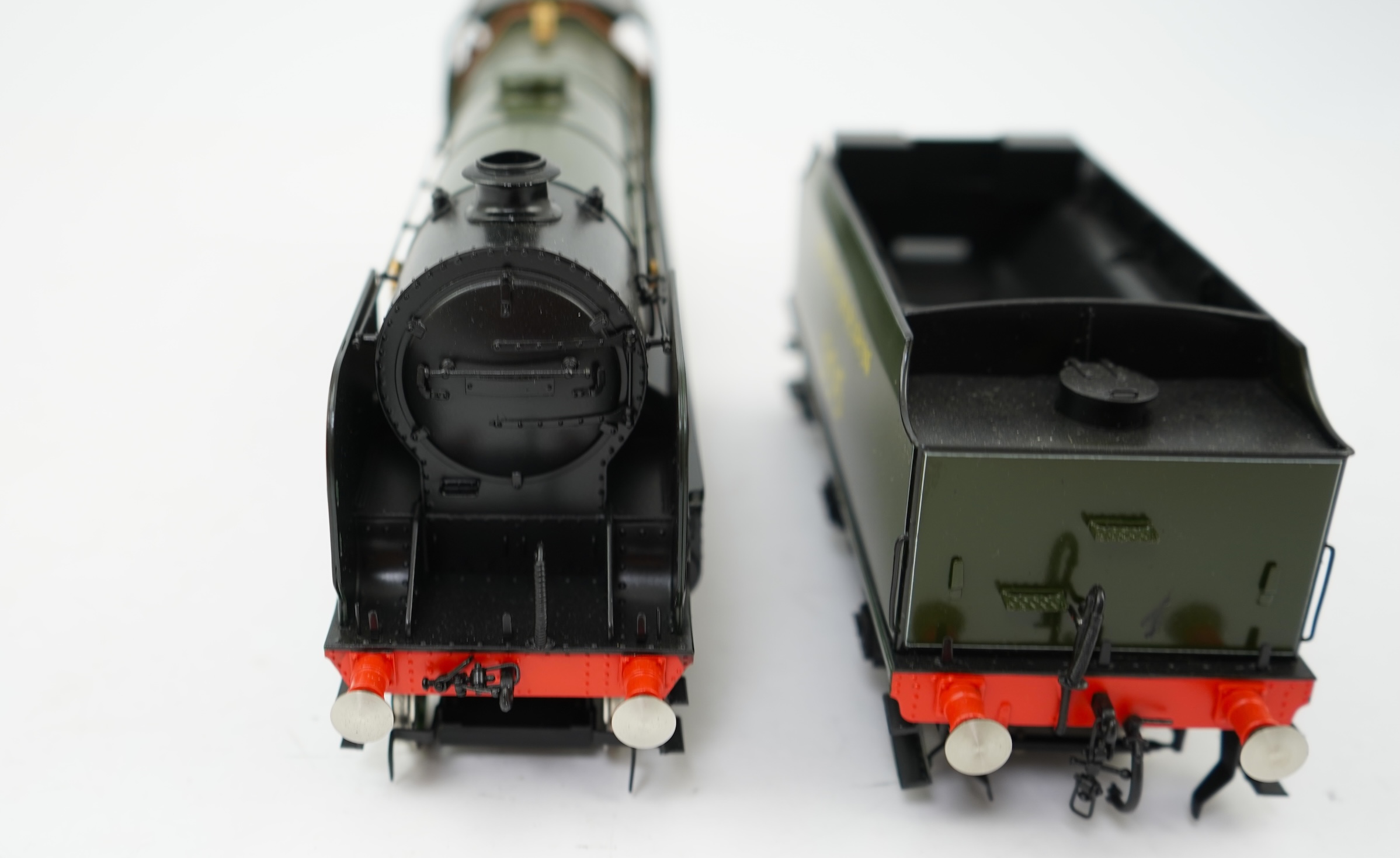 An 0 Gauge Finescale Brass model of Southern Railway Schools Class, Tonbridge 905, 4-4-0 tender locomotive, powered for two rail operation.